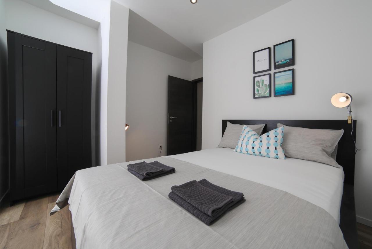Apartments Martic Supetar Ruang foto