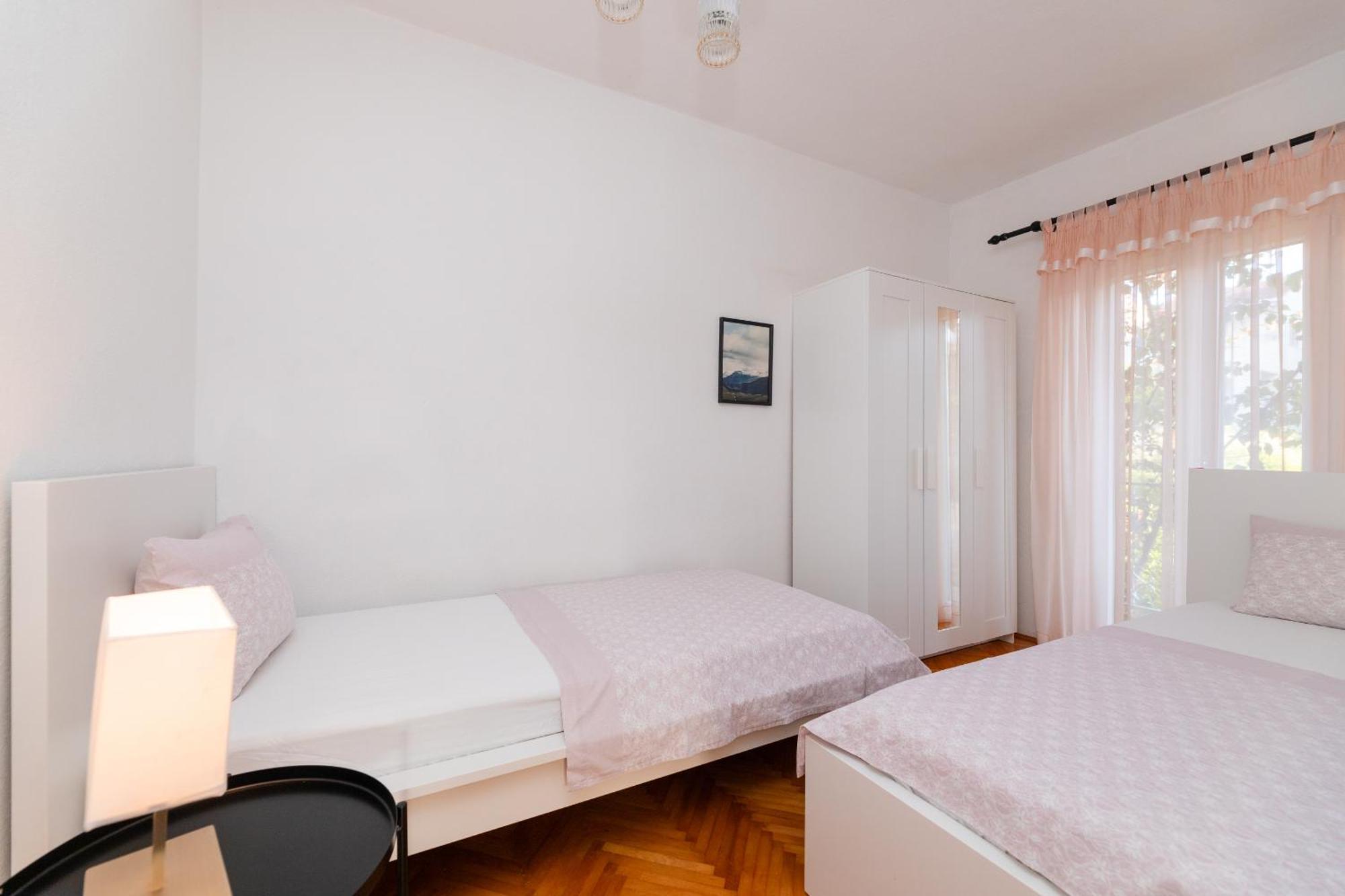 Apartments Martic Supetar Bagian luar foto