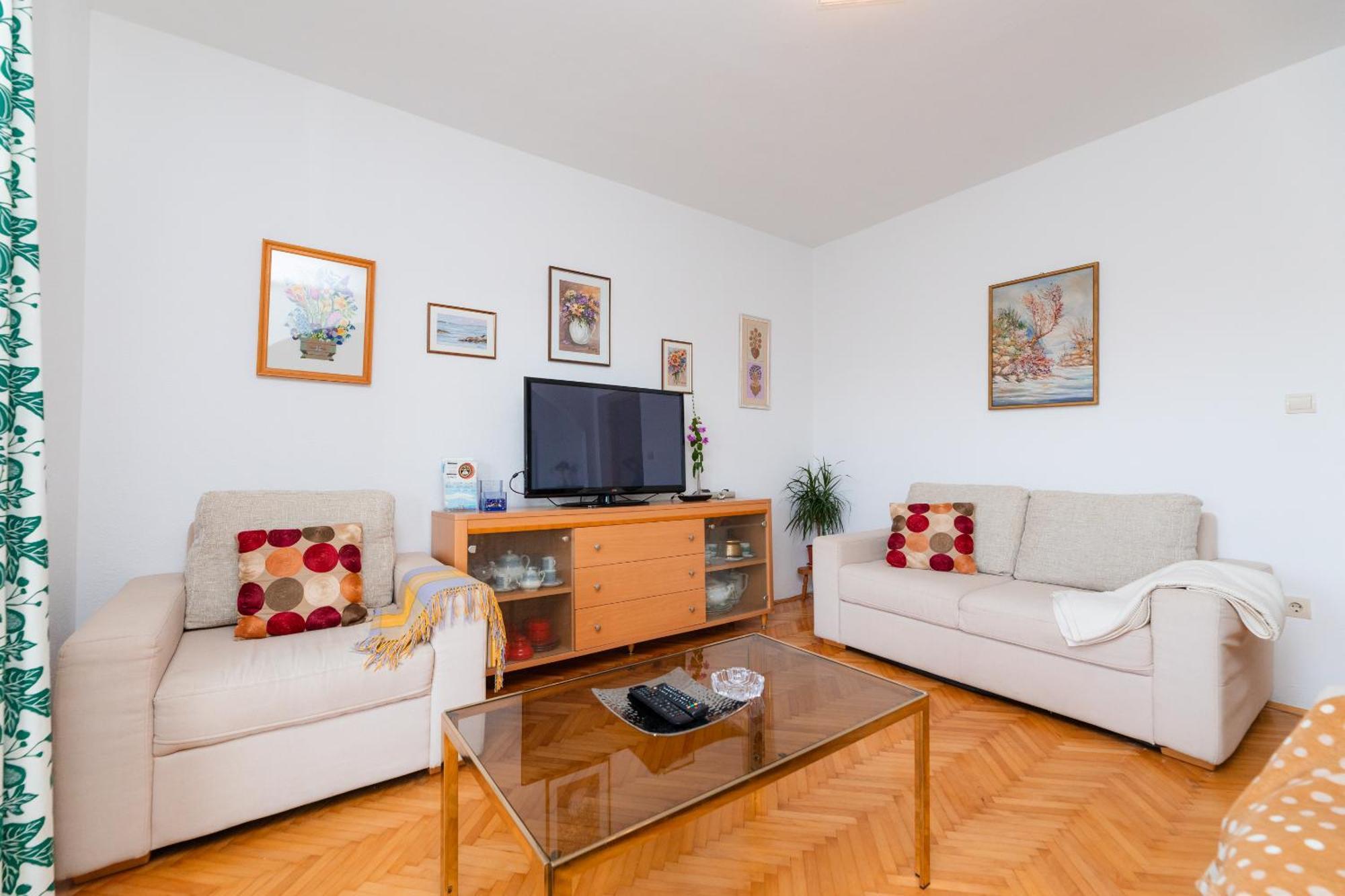 Apartments Martic Supetar Bagian luar foto