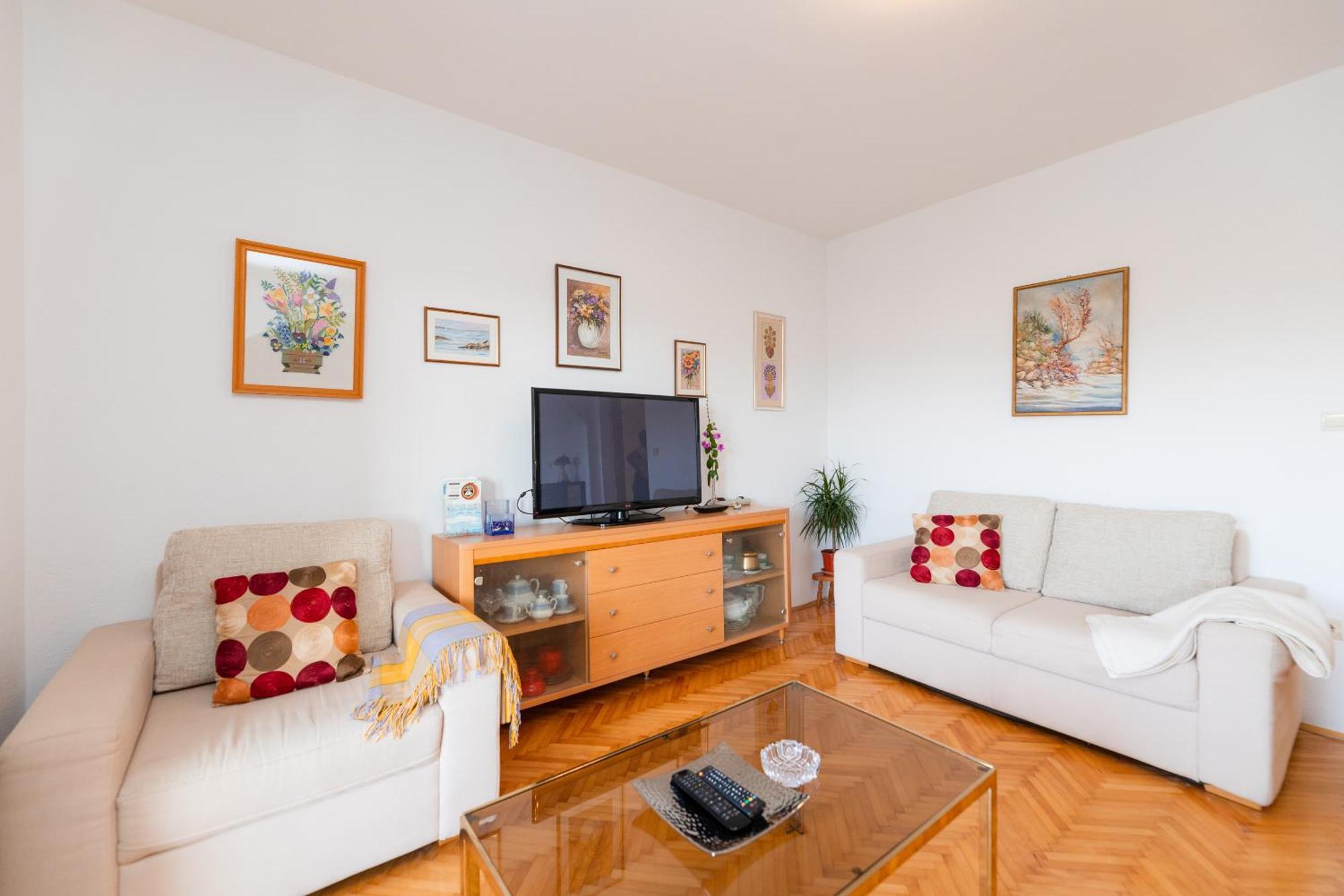 Apartments Martic Supetar Bagian luar foto